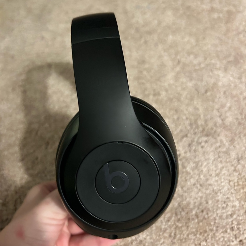 Beat Studio Pro- Black